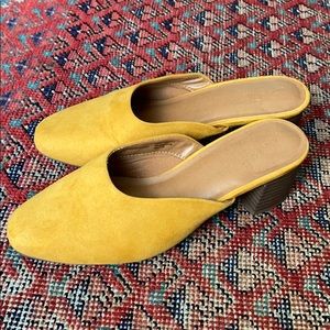 Universal Threads Yellow Mules Wood Heel sz 7.5